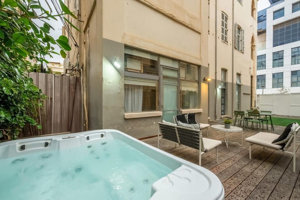 Luxury 4BR Garden Duplex Near the Beach Apartment in Tel Aviv-Yafo