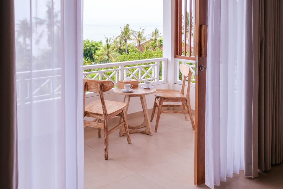 Patio, Day, Balcony/Terrace, Seating area, Dining area, Sea view