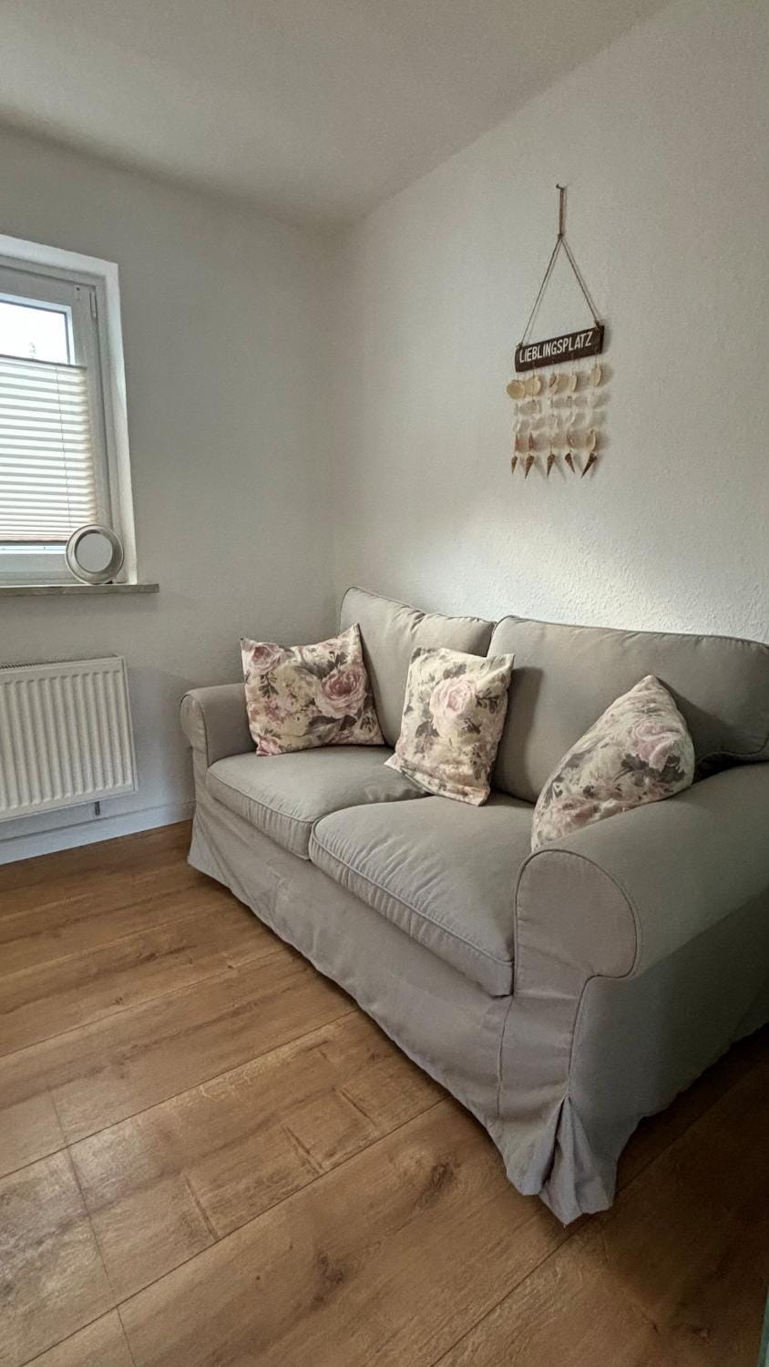 Living room, Seating area, internet