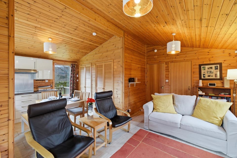 TV and multimedia, Kitchen or kitchenette, Living room, Seating area, Dining area