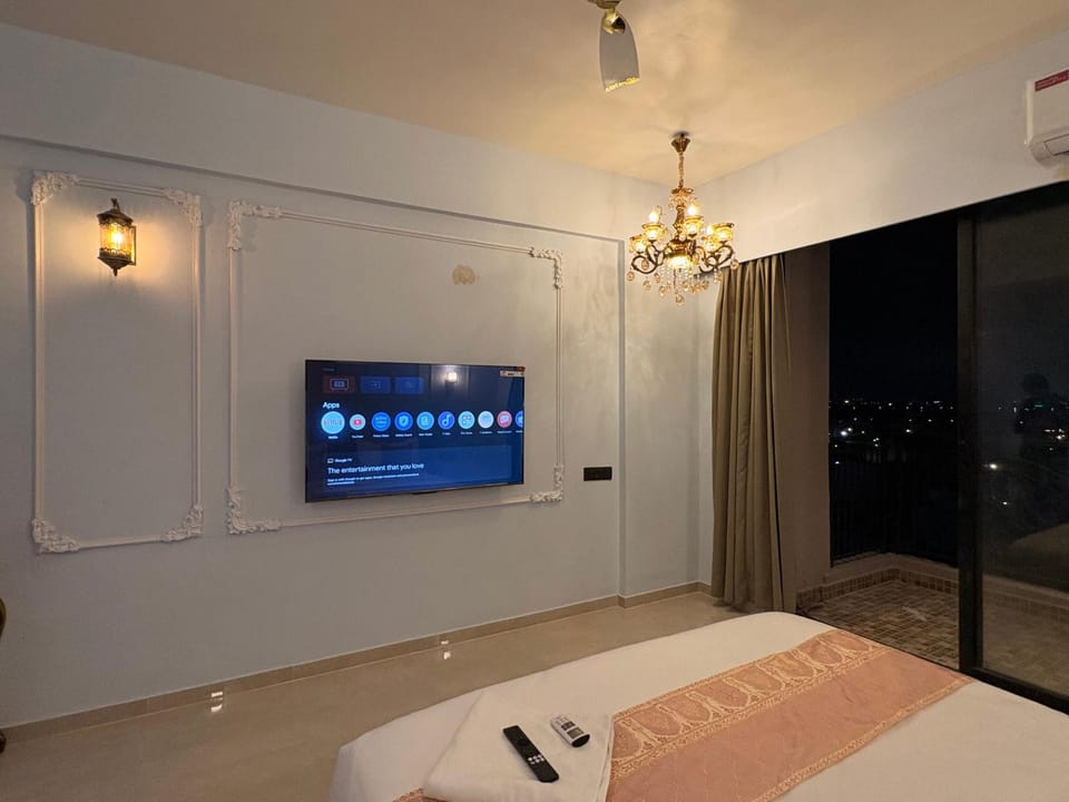 Night, TV and multimedia, Photo of the whole room, Bedroom