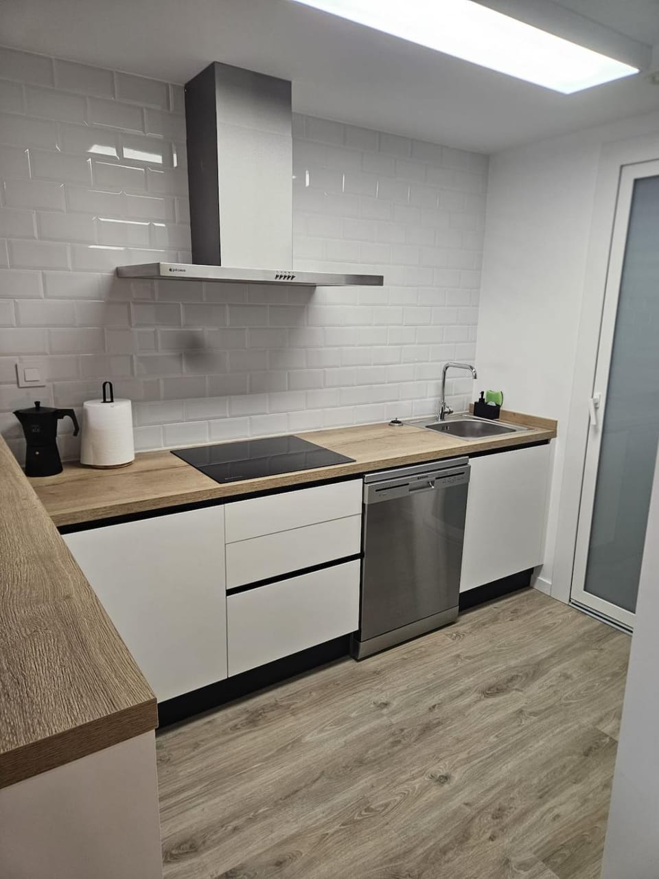 Kitchen or kitchenette, minibar, pet friendly, stove