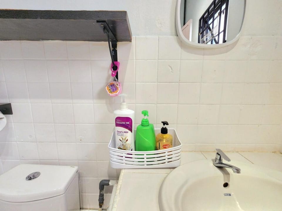 18Pax PJ SS2 Bungalow House, SEK14, 1min to Hospital Picaso, 5 mins to Sheraton PJ, 5km to MidValley Villa in Petaling Jaya