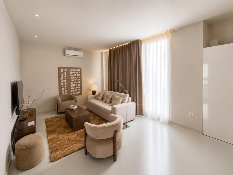 Communal lounge/ TV room, Bed, TV and multimedia, Living room, Lounge or bar, Photo of the whole room, Dining area, Evening entertainment, Entertainment