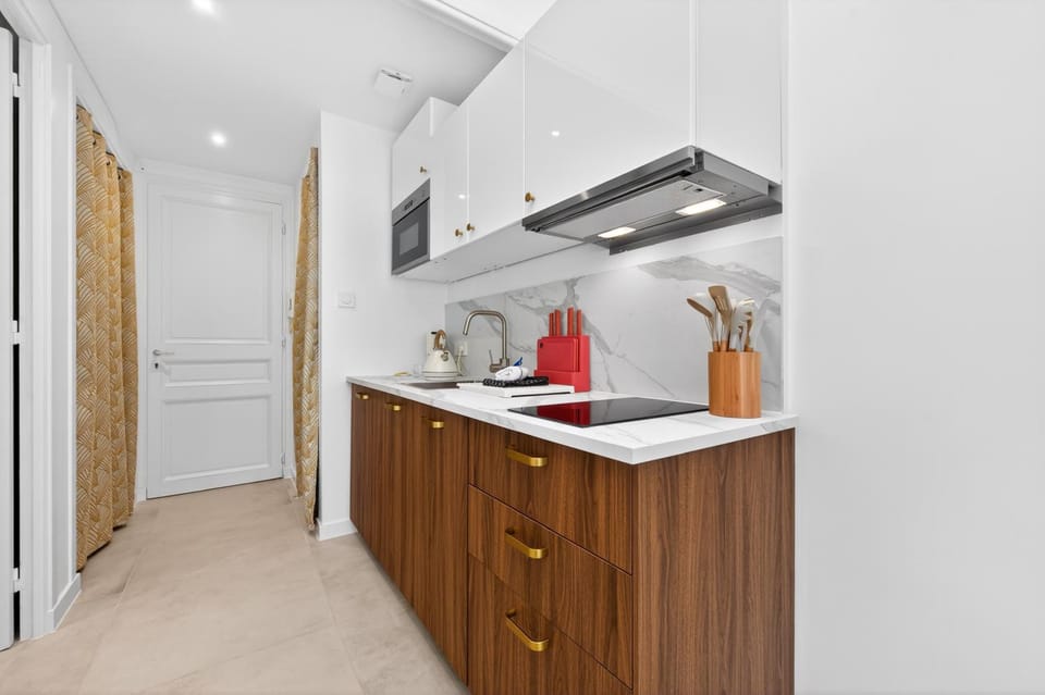 Coffee/tea facilities, stove, kitchen