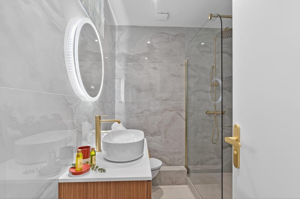 Shower, Toilet, Bathroom