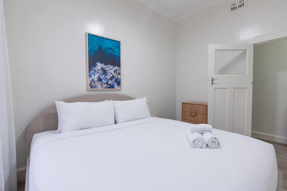 Bondi 2BR | Ground Floor | King Bed | Superhost Apartment in Sydney
