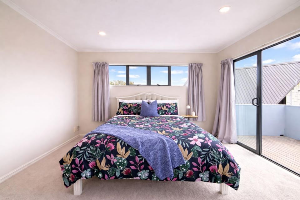 Orakei 5BR Retreat Near Mission Bay and CBD House in Auckland