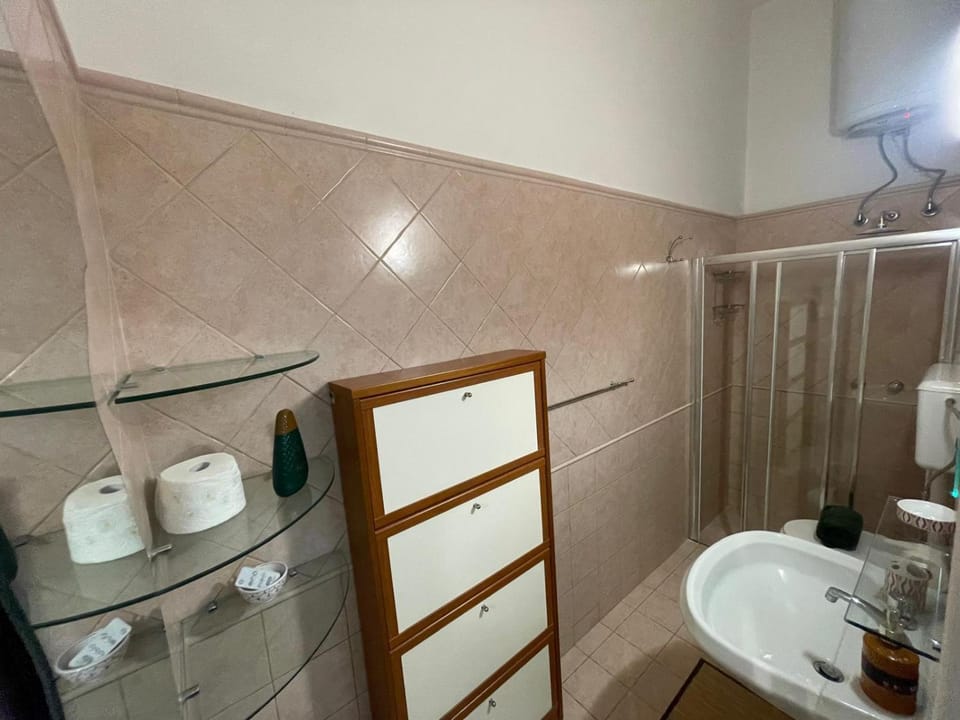 Shower, Toilet, bidet