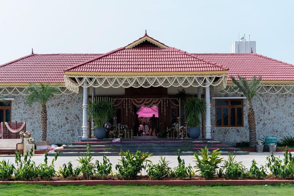 Facade/entrance