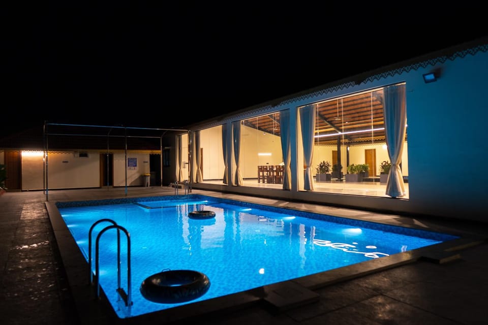 Swimming pool, Swimming pool