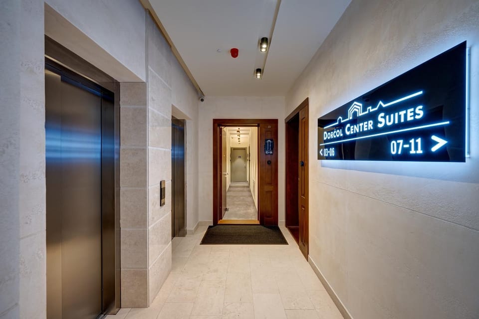 Facade/entrance, Property logo or sign, elevator