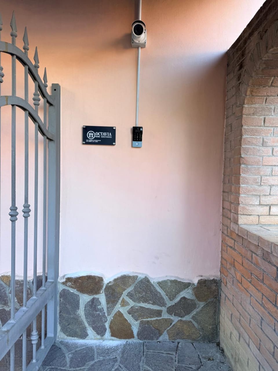 Facade/entrance