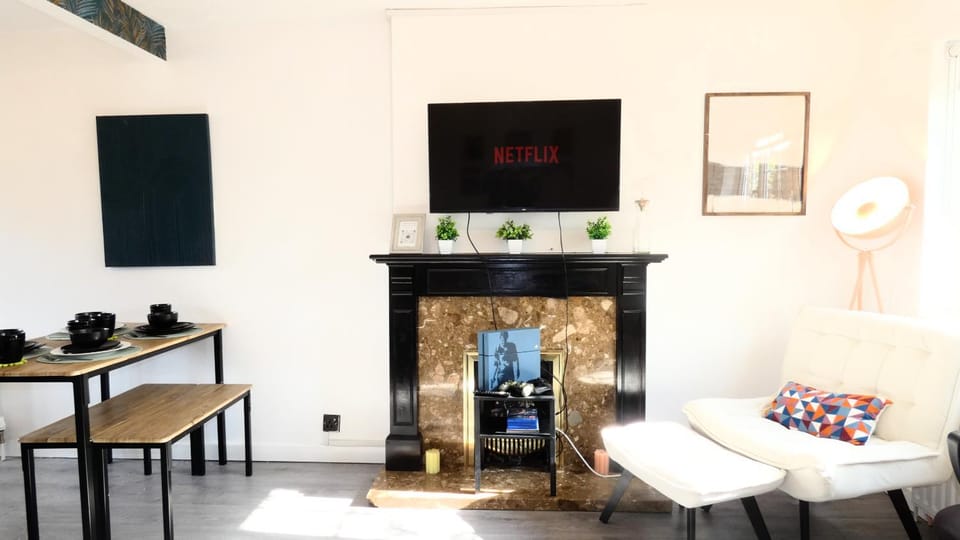 Communal lounge/ TV room, TV and multimedia, Living room
