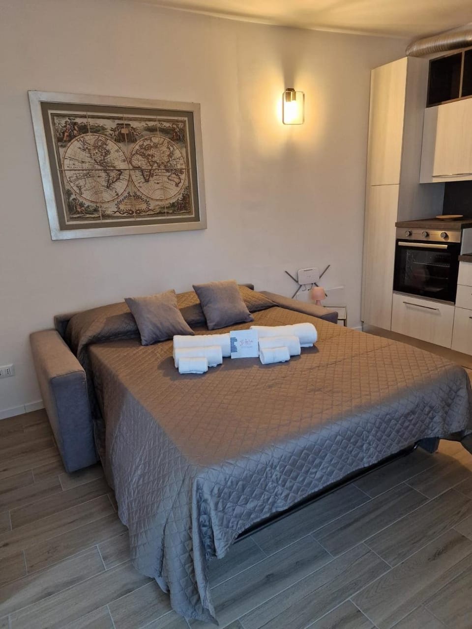 Bed, Living room
