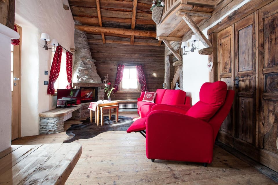 TV and multimedia, Living room, Seating area, fireplace