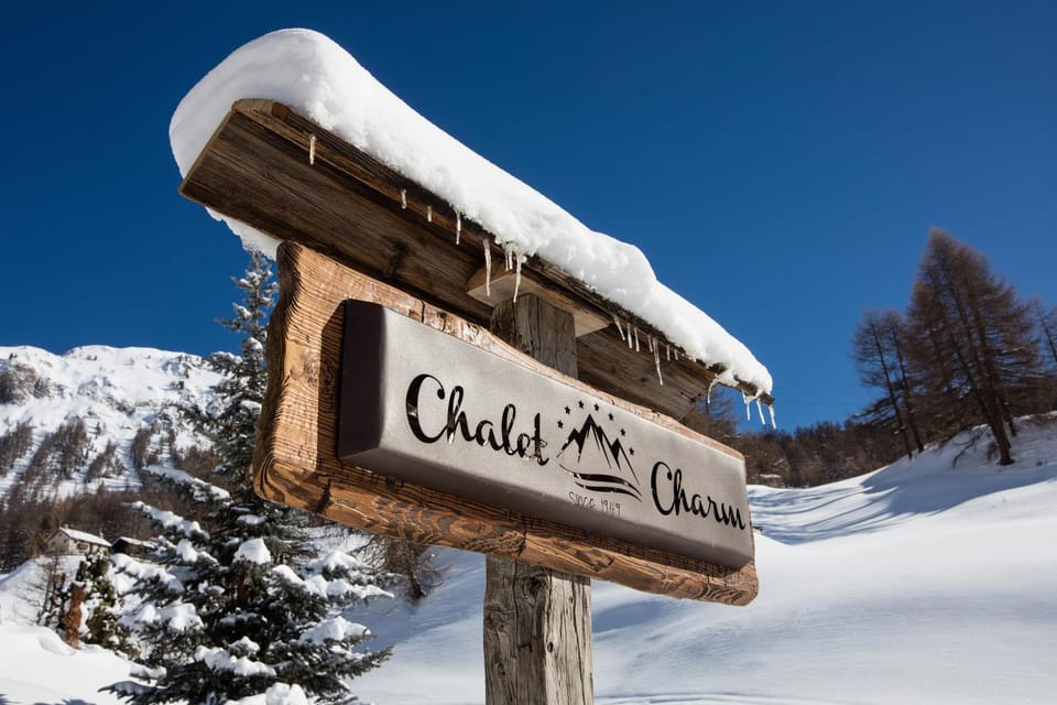 Day, Property logo or sign, Natural landscape, Winter, Logo/Certificate/Sign, Mountain view