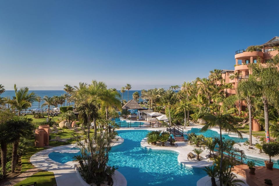 Property building, Sea view, Swimming pool