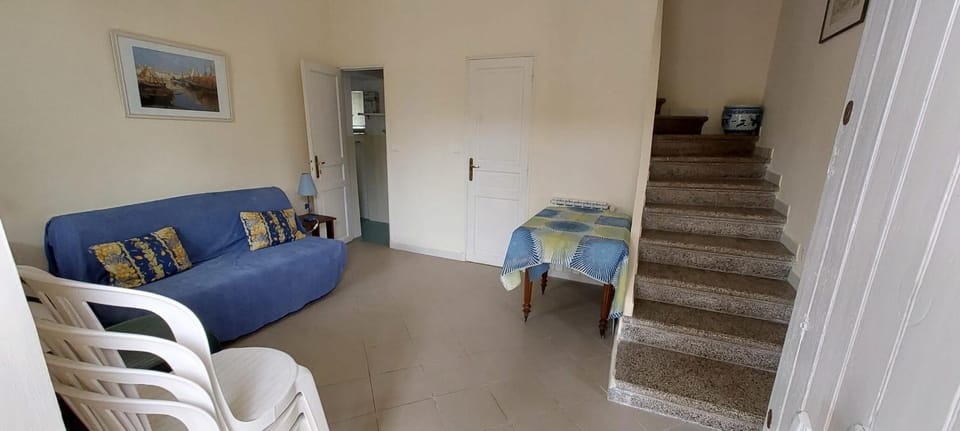 Garden house 5 mins from Sanary Port House in Sanary-sur-Mer