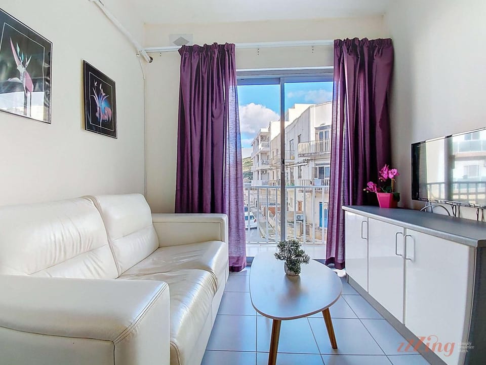 TV and multimedia, Balcony/Terrace, Living room, Seating area