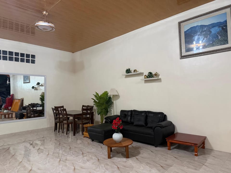 Amad's Rental Space Big Family Apartment in Central Visayas