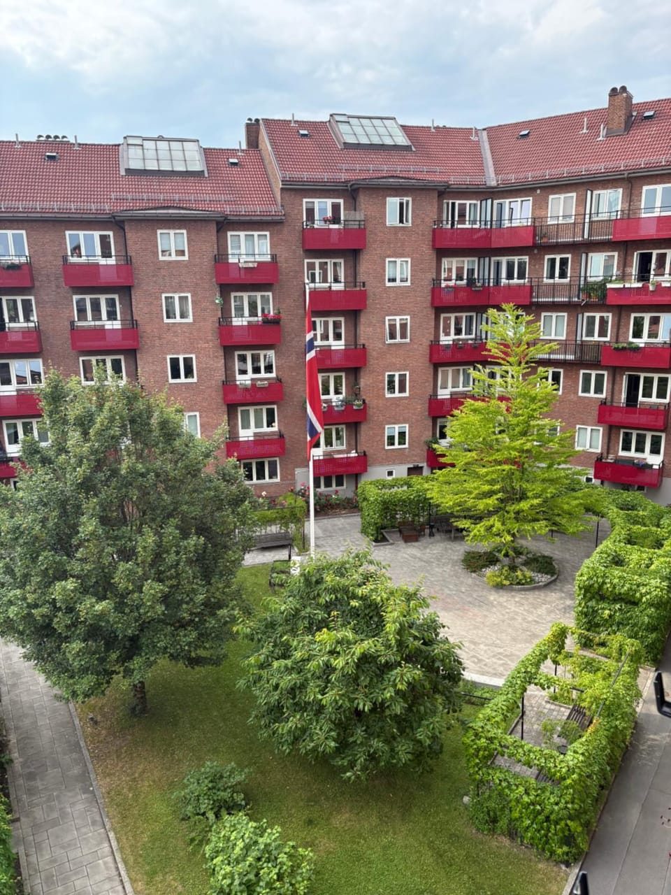 Central and cozy apartment with Dux bed and balcony Apartment in Oslo