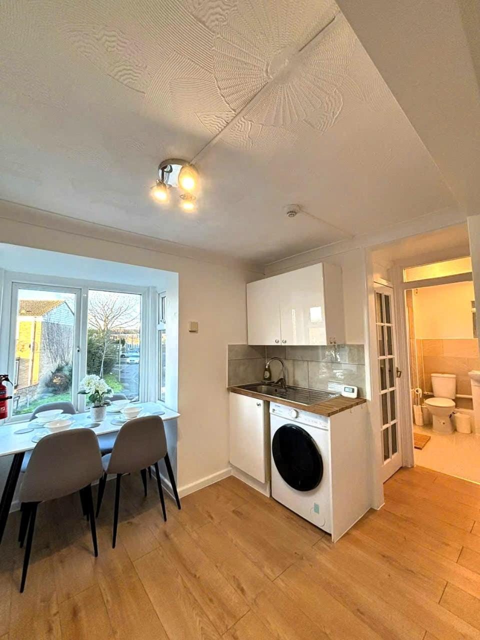 Dining area, oven, stove