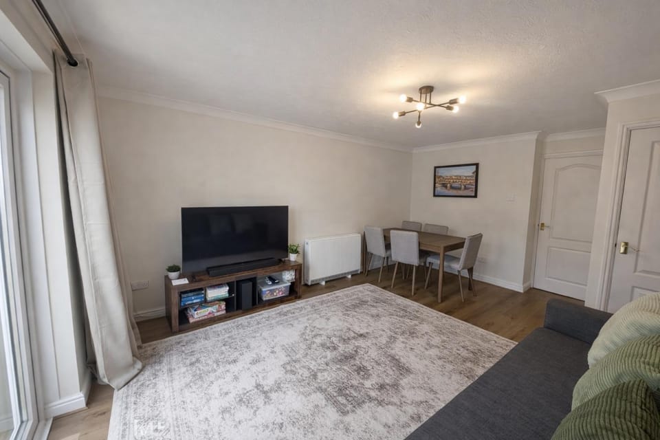 TV and multimedia, Living room, Dining area