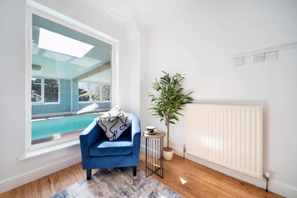 Seating area, Pool view