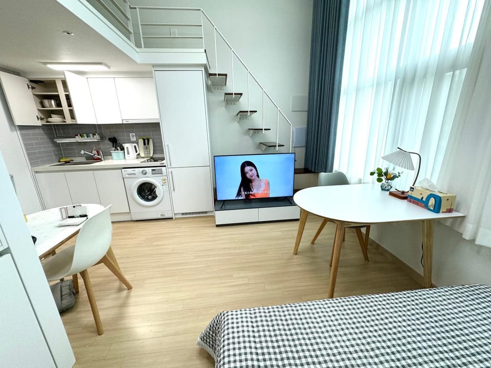 Dongdaemun Myeongdong DDP New loft Double Bed Room 5Mins to subway Station Apartment in Seoul