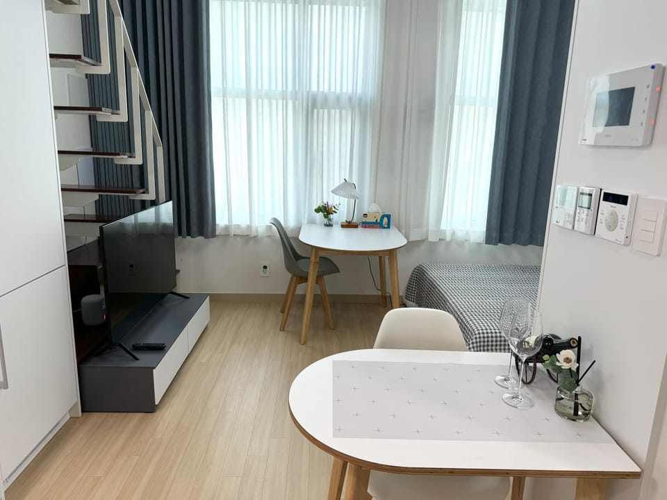 Dongdaemun Myeongdong DDP New loft Double Bed Room 5Mins to subway Station Apartment in Seoul