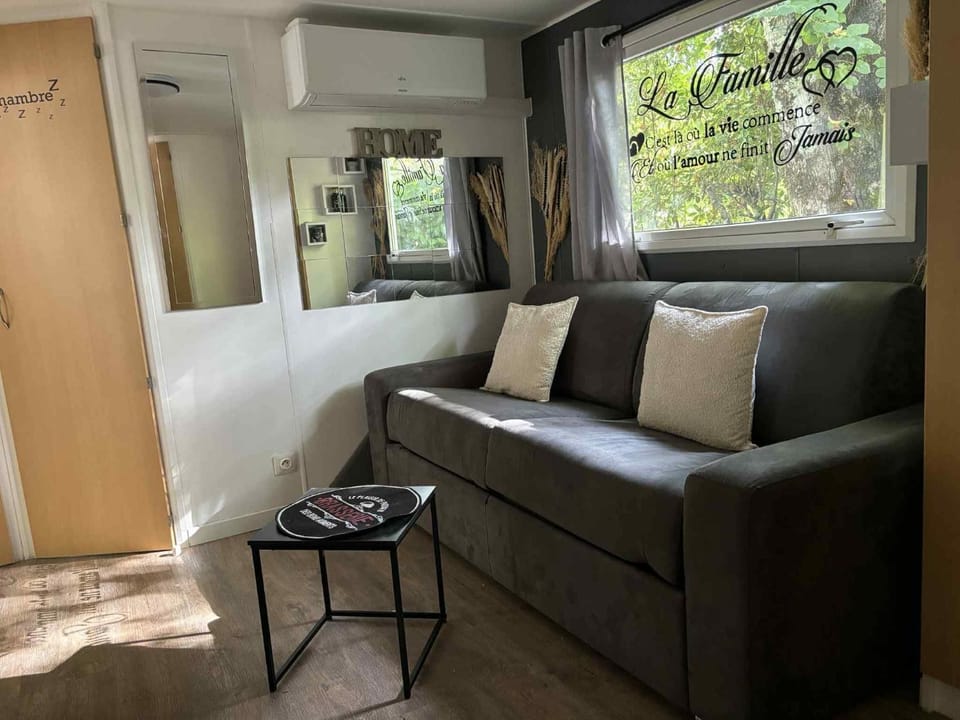 Mobil-home Le Ch'ti Gard Campground/ 
RV Resort in Occitanie