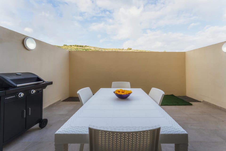 Xlendi Apartment with BBQ Close to the Bay Apartment in Munxar
