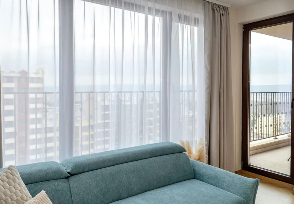 View (from property/room), Balcony/Terrace, Living room, Seating area