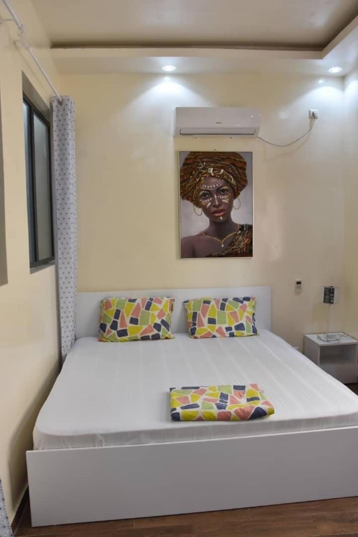 Dakar apartment, 24-hour security guard, air conditioning & Wi-Fi Apartment in Dakar