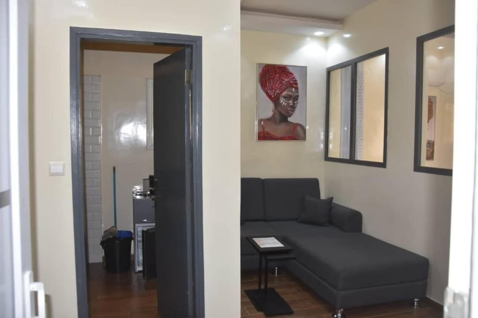 Dakar apartment, 24-hour security guard, air conditioning & Wi-Fi Apartment in Dakar