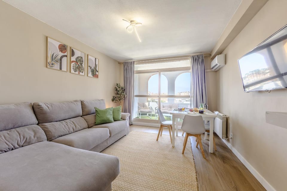 TV and multimedia, Living room, Dining area, air conditioner