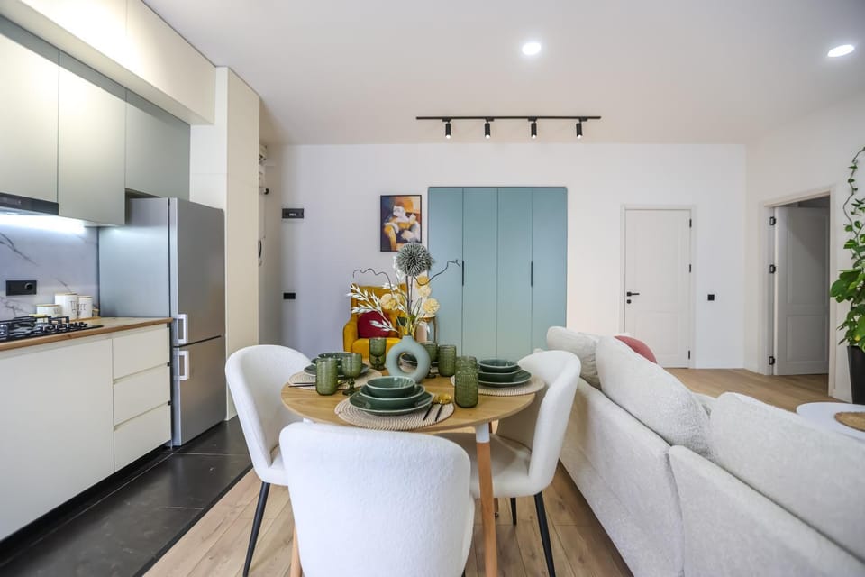 Living room, Dining area