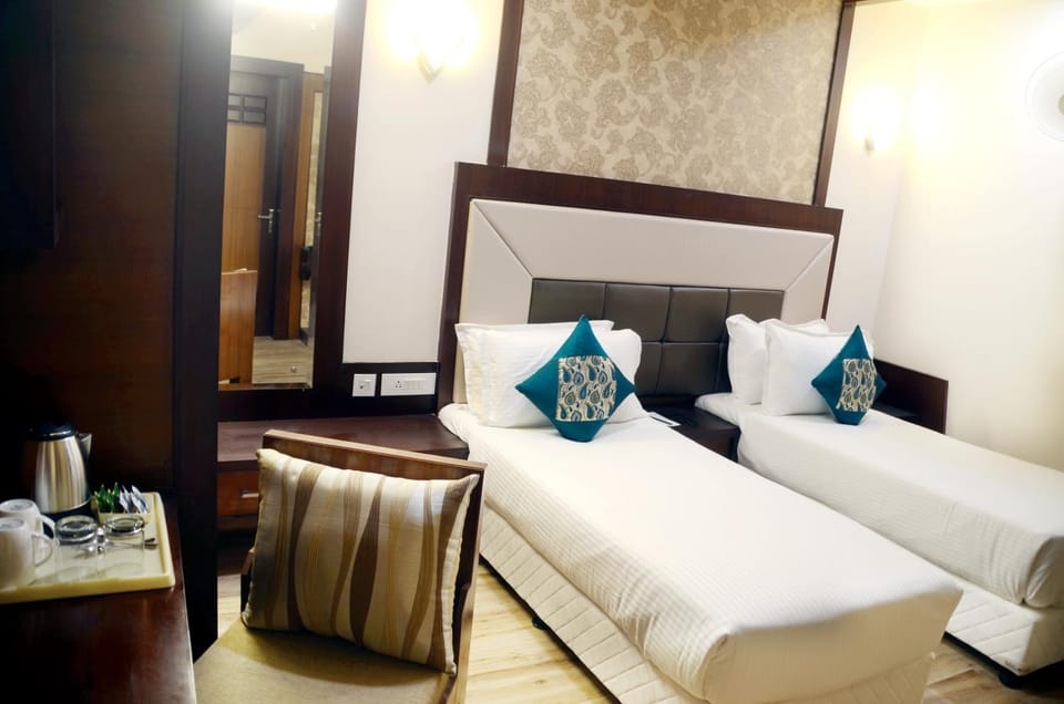 Photo of the whole room, cot