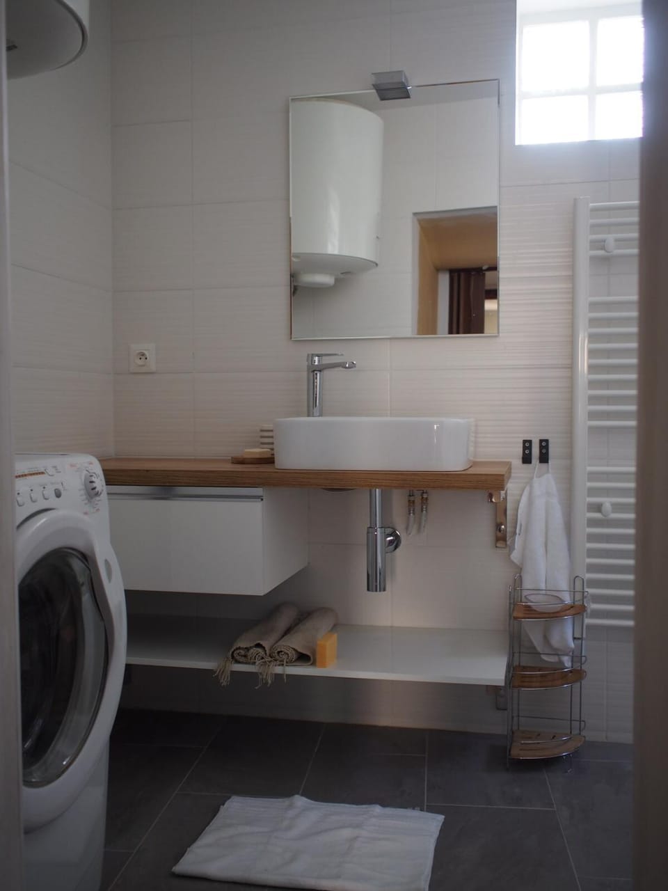 Bathroom, washing machine