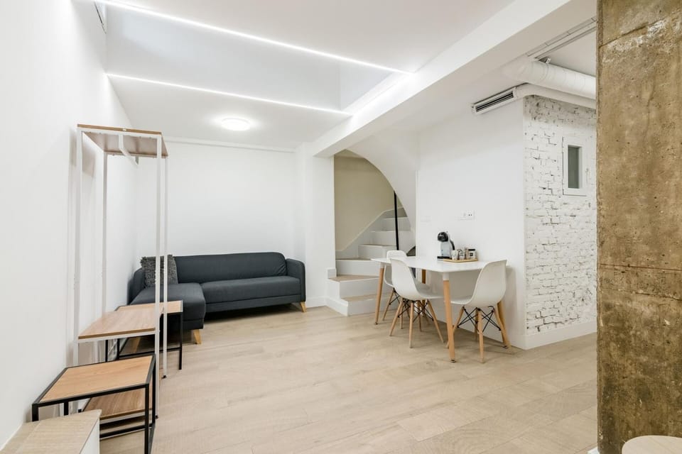 Madrid Ventas II, 6 bedrooms for 12 people Apartment in Madrid