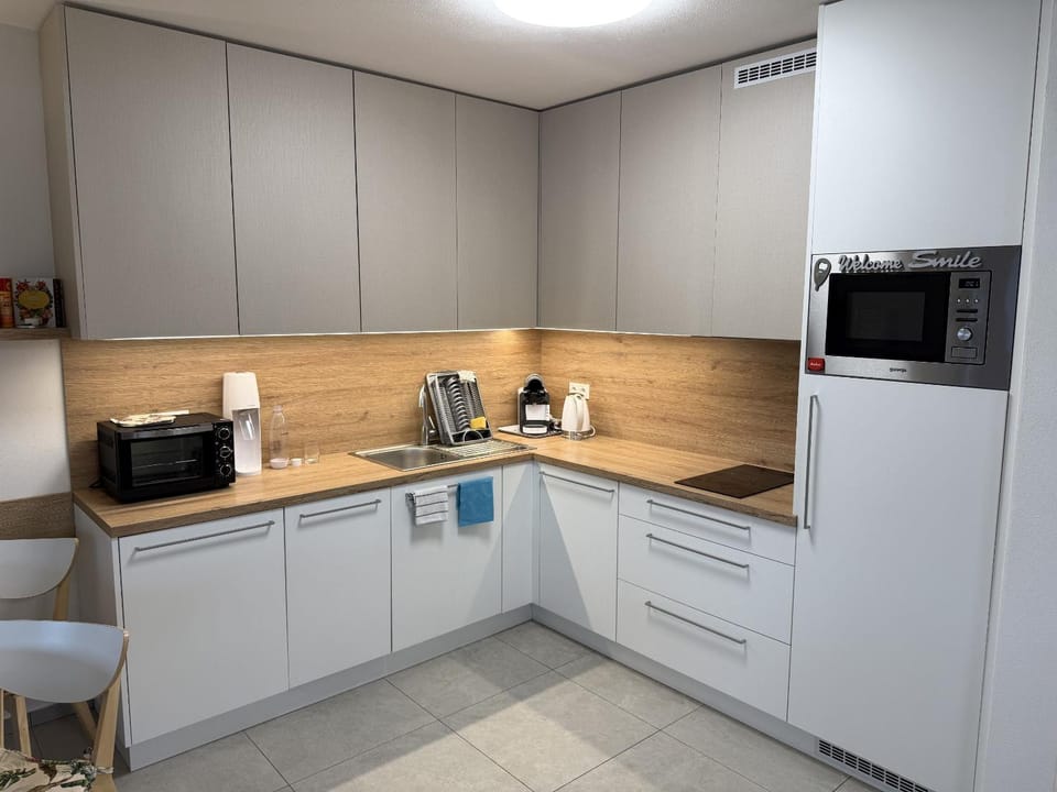 Kitchen or kitchenette, Communal kitchen, kitchen