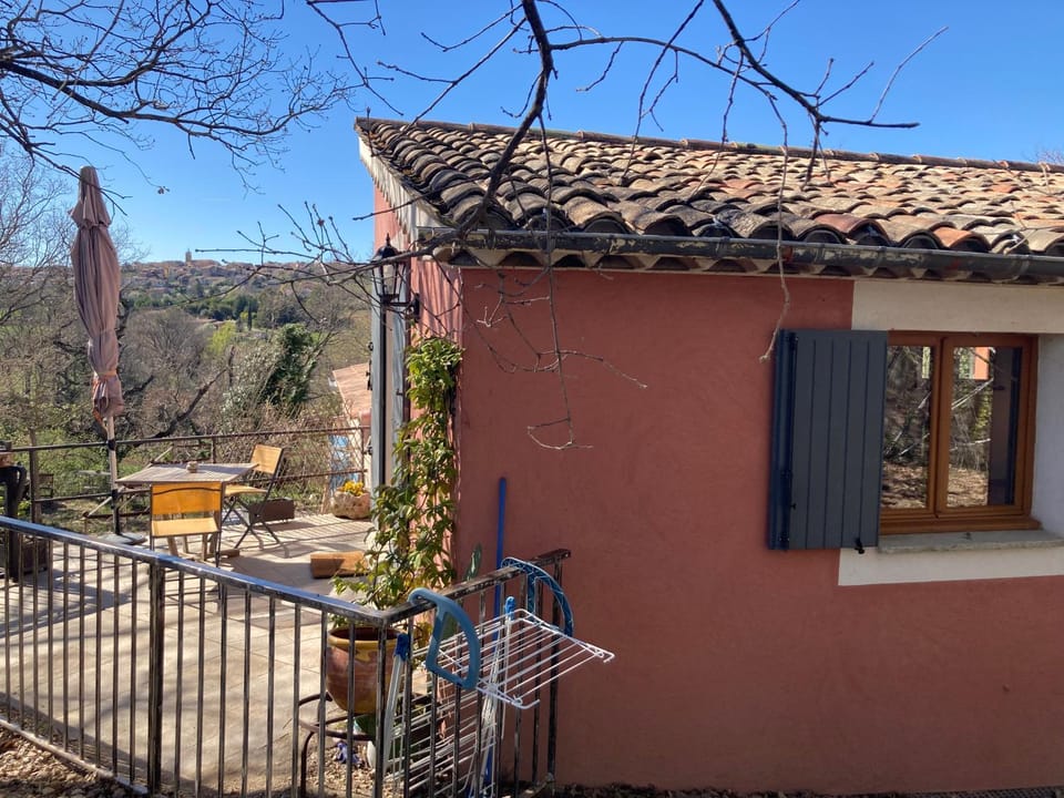 Appartement dans un cadre verdoyant Apartment in Provence-Alpes-Côte d'Azur