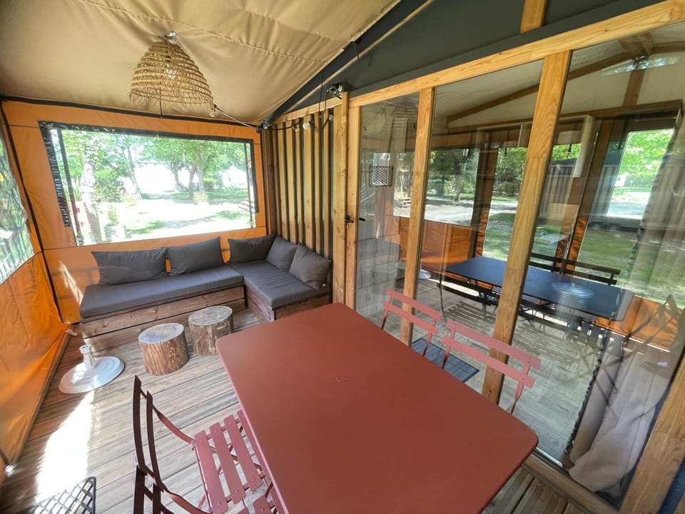 Camping Onlycamp les Cochards Campground/ 
RV Resort in Centre-Val de Loire