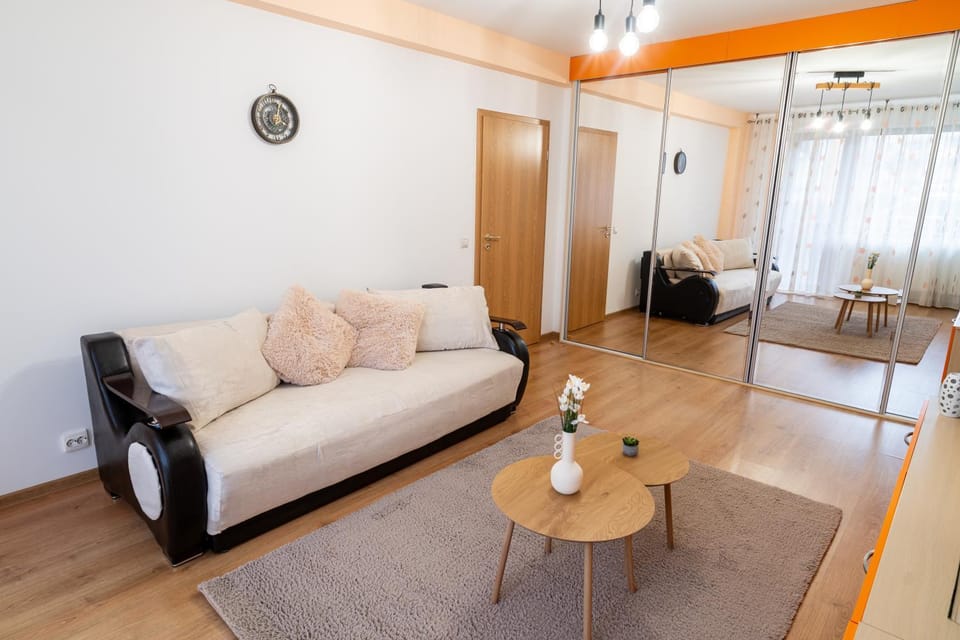 Mirror Loft - Coresi District Apartment in Brasov
