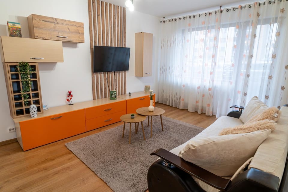 Mirror Loft - Coresi District Apartment in Brasov
