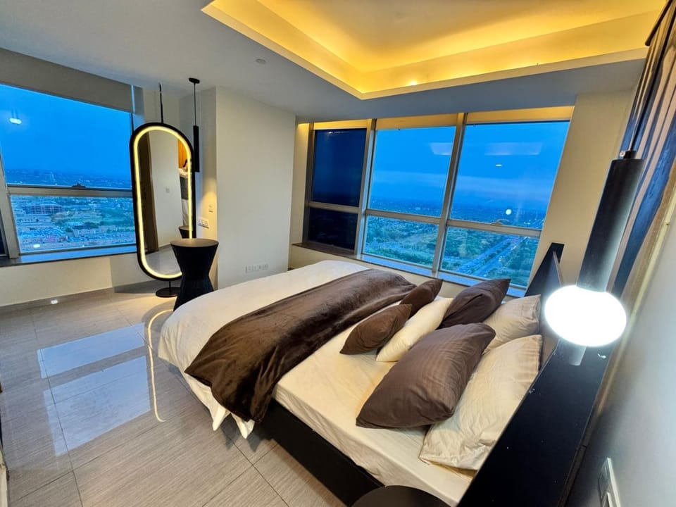 Bed, Bedroom, Landmark view, Mountain view