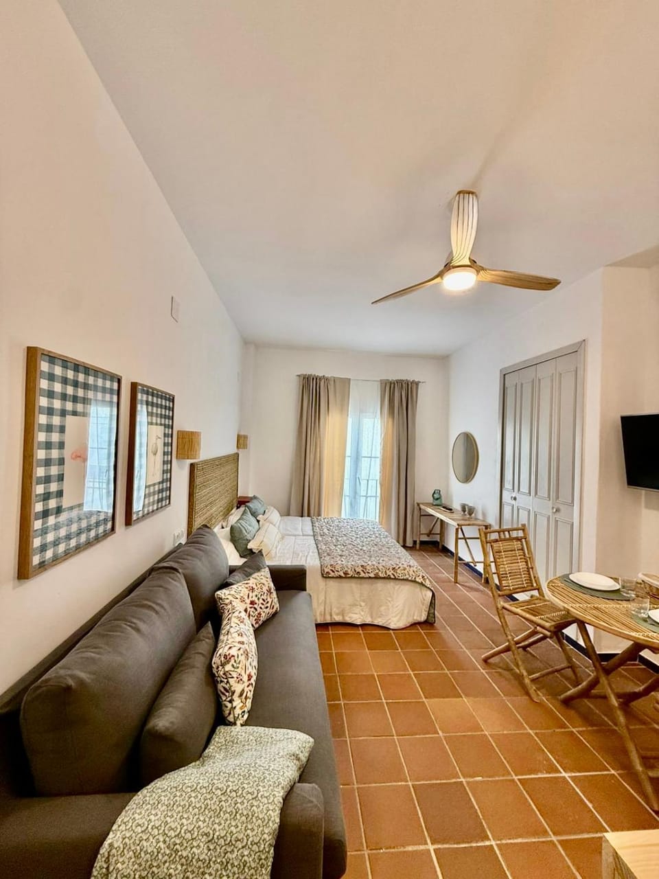Photo of the whole room
