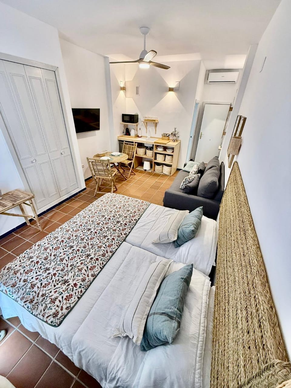 Photo of the whole room