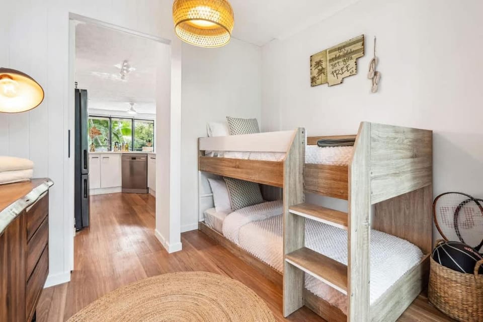 Stylish Family Escape Sleeps10 atTurtle Beach Resort Apartment in Mermaid Beach